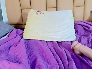 Stripchat Free Porn Cam of lil_miia