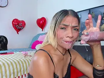 Stripchat Live Sex Cam of Angeline_focus