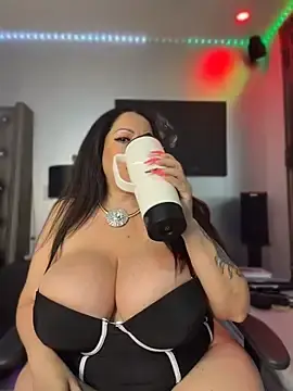 Stripchat Live Porn of curvyfunlover