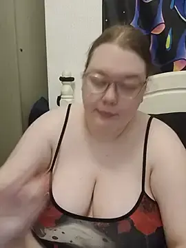 Stripchat Sex Cam of Sexycurvyemilyy