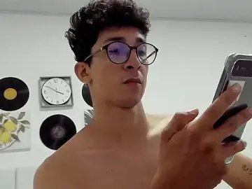 Stripchat Live Sex Cam of alanandtifany