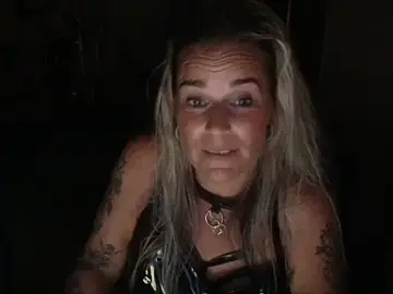 Stripchat Free Porn Cam of xMystiqueMavenx