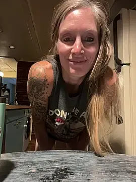 Stripchat Live Sex Cam of ItsDanniG