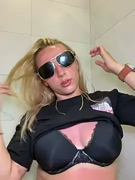 Stripchat Adult Webcam of Strongqueen