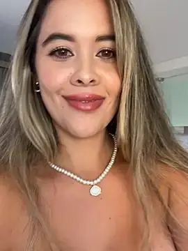 Stripchat Best live sex cam show of Emilia_Bakerr