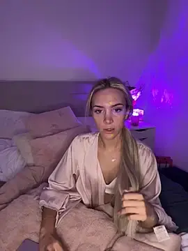 Stripchat Live Sex Cam of Naughtyblondex