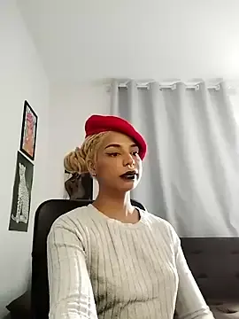 Stripchat Sex Cam of Helenoir