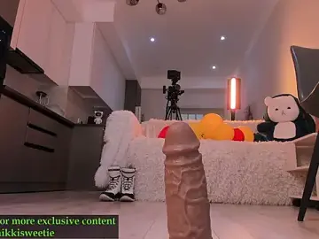 Stripchat Free Porn Cam of nikkisweetie