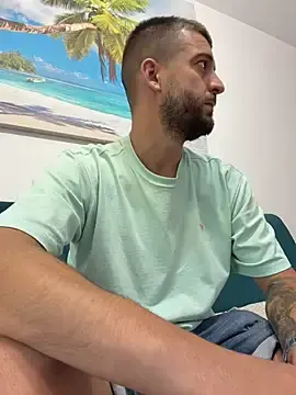 Stripchat Live Sex Cam of Pablo_Hornyguy95