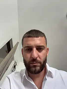 Stripchat Free Porn Cam of Pablo_Hornyguy95