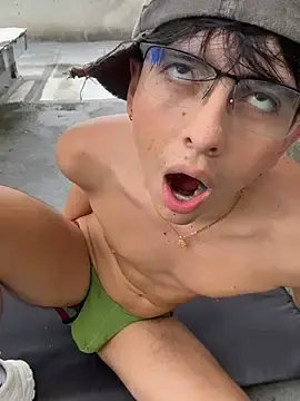 Stripchat Free Porn Cam of Liam_Moss