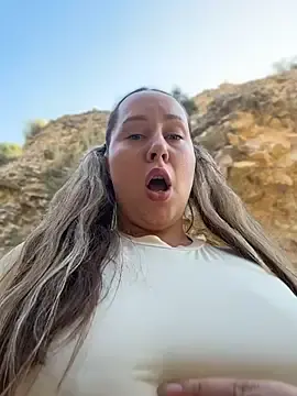 Stripchat Free Live Porn of Mona_Plus