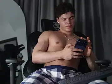 Stripchat Free Porn Cam of Max_cortes1