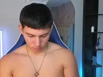 Stripchat Sex Cam of JamesCr_