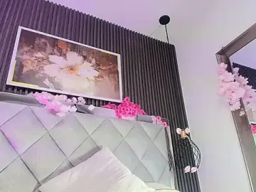 Stripchat Live Sex Cam of Sara_Chanel_