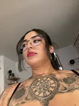Stripchat Nude Webcam of Rae_Lil_White