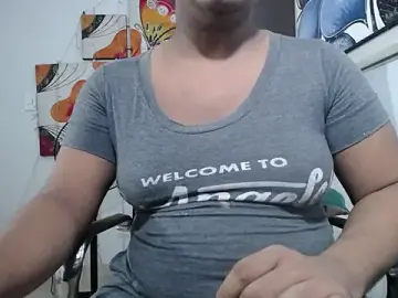 Stripchat Sex Cam of tsbigcock10incock