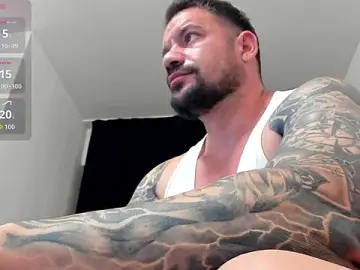 Stripchat Free Porn Cam of musclemonster31