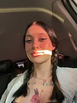Stripchat Live Sex Cam of Melissa_crazy