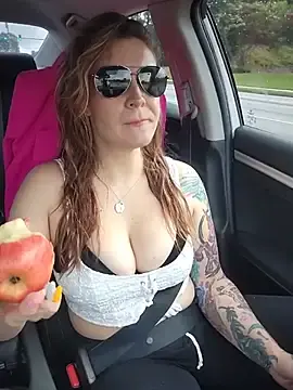 Stripchat Sex Cam of HollyTattoo