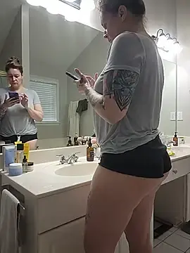 Stripchat Free Porn Cam of HollyTattoo
