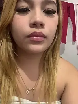 Stripchat Free Live Porn of zury_cute1