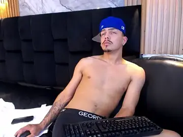 Stripchat Best live sex cam show of Bastian_Fox_