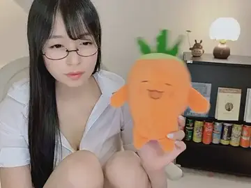 Stripchat Watch Live Sex Cams of Onechestnut