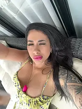 Stripchat Sex Cam of kiim_taaylor