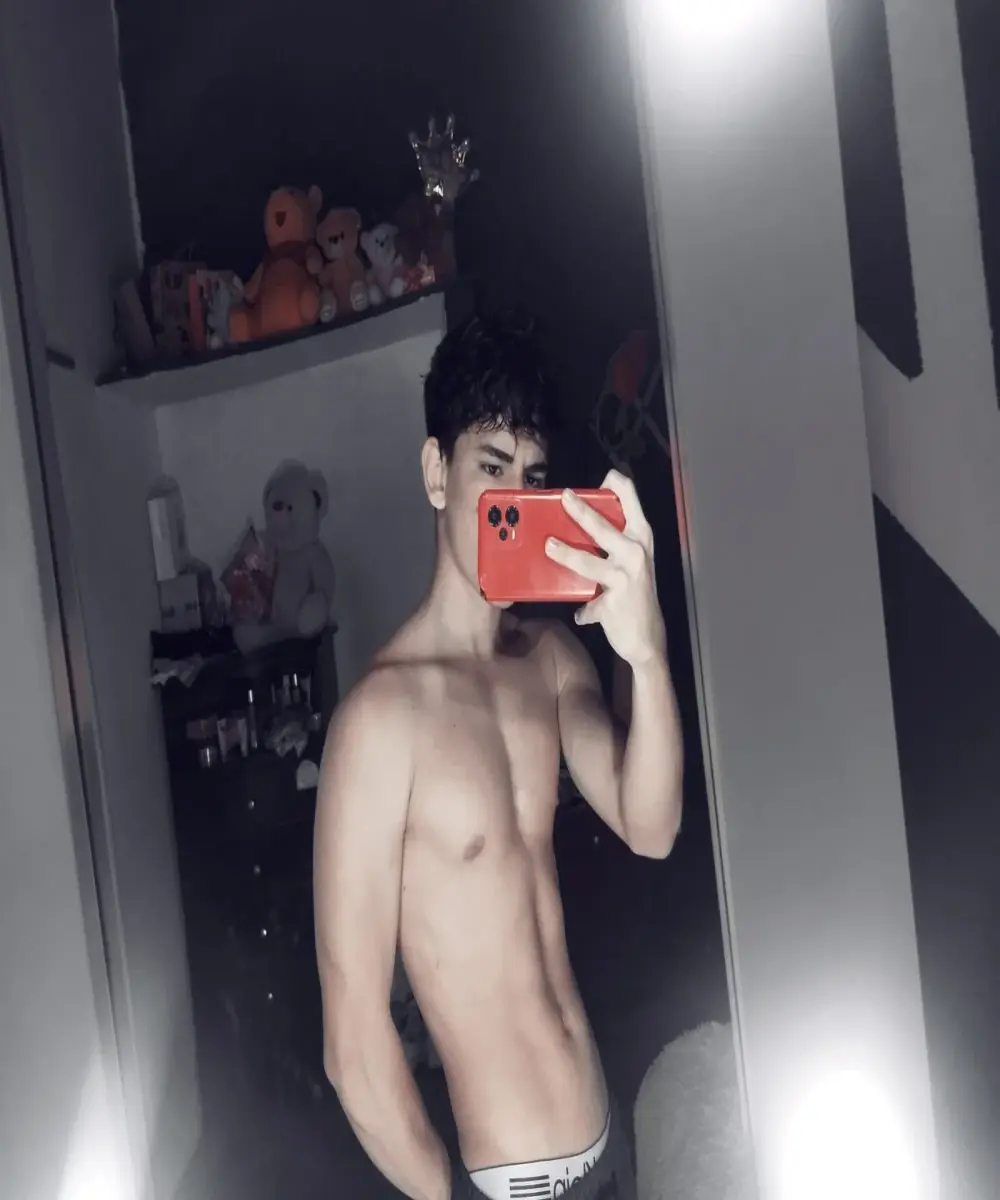 Adrian_hot01