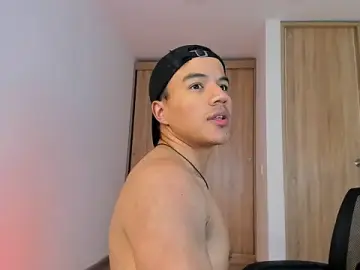 Stripchat Free Live Porn of lucas_wellx