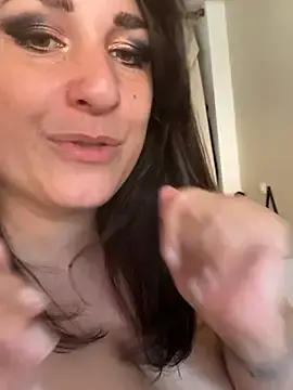 Stripchat Sex Cam of DreamCurves