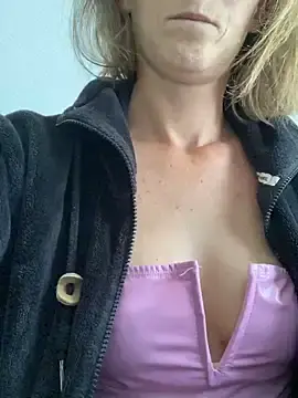 Stripchat Watch Live Sex Cams of lachaudesoumise