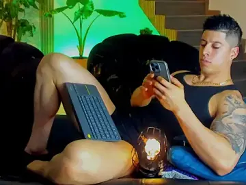 Stripchat Live Sex Cam of lukas_green11