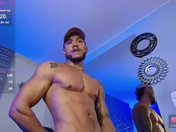 Stripchat Watch Live Sex Cams of ARON_TAYLER01