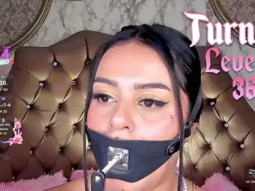 Stripchat Adult Webcam of SoffiQueen