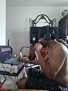 Stripchat Free Porn Cam of bigboytoy912