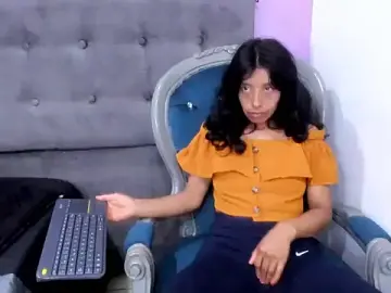 Stripchat Best Webcam of karolinee_66_
