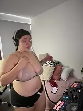 Stripchat Sex Cam of horny_roomiess