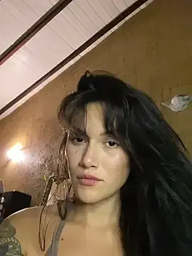 Stripchat Live Sex Cam of jepetitoiseau