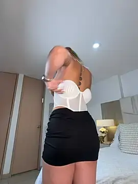 Stripchat Nude Webcam of _laura_02