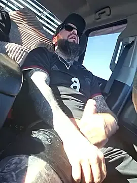 Stripchat Free Live Porn of Beardedtattood