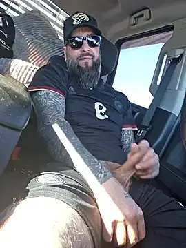 Stripchat Sex Cam of Beardedtattood