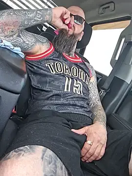 Stripchat Free Porn Cam of Beardedtattood