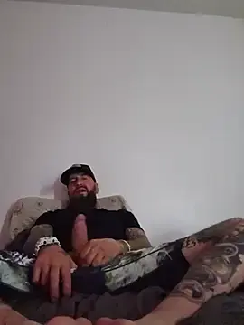 Stripchat Free Porn Cam of Beardedtattood