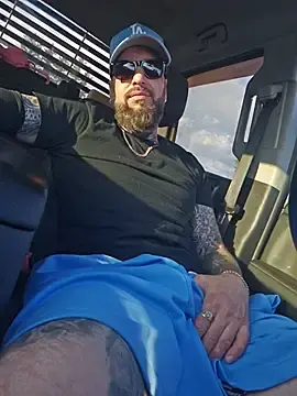 Stripchat Sex Cam of Beardedtattood