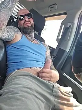 Stripchat Free Porn Cam of Beardedtattood