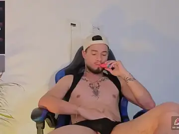 Stripchat Live Sex Cam of EdwardRoss_