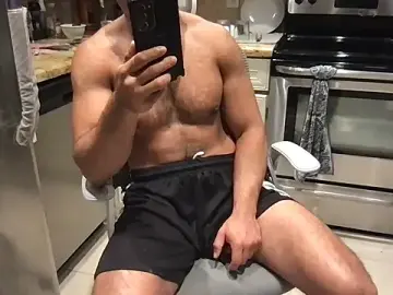 Stripchat Free Live Porn of BigGuyMuscle