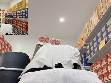 Stripchat Live Sex of Sneaky_Cumshoot